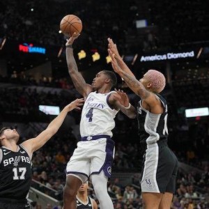 直播观看-湖人投资沃克收获回报，新老两位教头对他称赞有加